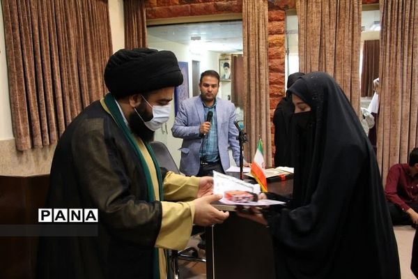 دیدار امام جمعه رودهن با فعالان و‌دانش‌آموزان نخبه بسیجی