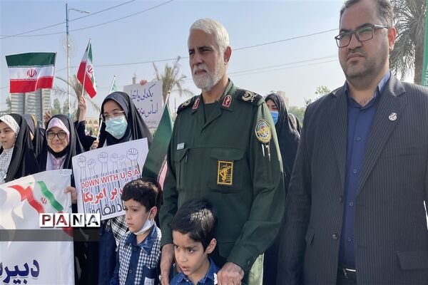 حضورحماسی و پرشور دانش‌آموزان پیشتاز مدارس ناحیه یک اهواز در راهپیمایی یوم الله ١٣ آبان