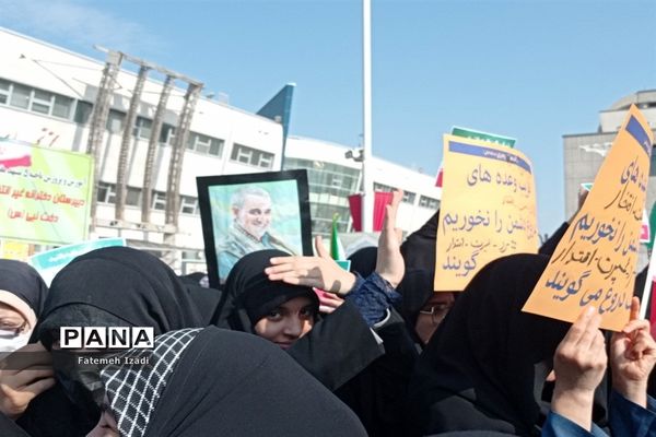 حضور دانش‌آموزان در راهپیمایی روز مبارزه با استکبار جهانی