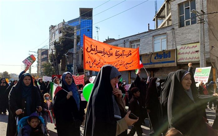 با وحدت و همدلی در راستای بیانات رهبری، می‌توان غبار فتنه‌ را از سراسر کشور دور کرد