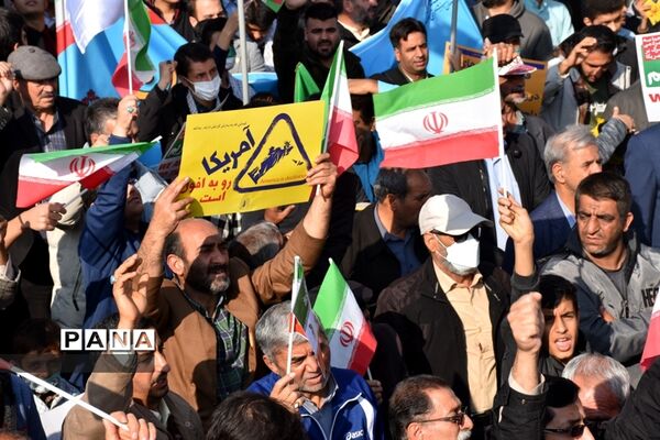 حضور دانش‌آموزان در یوم الله 13 ابان ناحیه یک مشهد