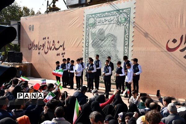 حضور دانش‌آموزان در یوم الله 13 ابان ناحیه یک مشهد