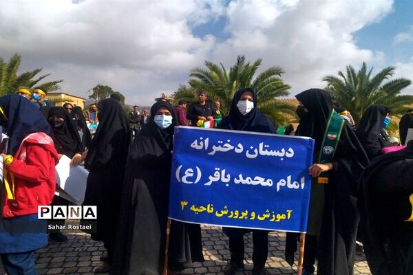 حضور پرشور دانش‌آموزان شیرازی در راهپیمایی روز ۱۳ آبان