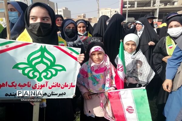 حضور دانش‌آموزان مدرسه تمام تشکیلاتی پاینده در راهپیمایی ۱۳ آبان در اهواز
