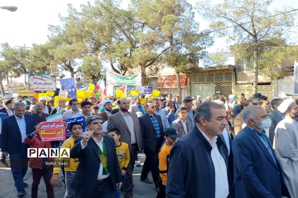 حضور پرشور دانش‌آموزان خلیل آباد در اجتماع سراسری ۱۳ آبان