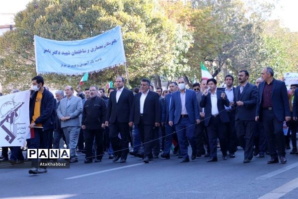 حضور فرهنگیان و دانش‌آموزان در حماسه 13 آبان/ تبریز