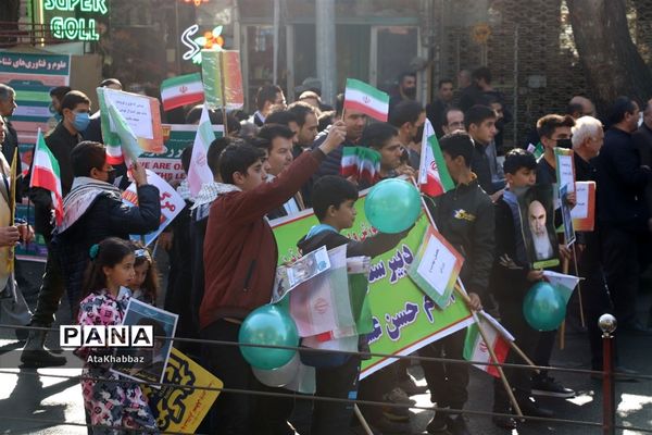 حضور فرهنگیان و دانش‌آموزان در حماسه 13 آبان/ تبریز