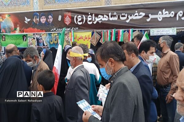 برپایی موکب سازمان دانش‌آموزی ناحیه ۳ در حرم مطهر شاهچراغ (ع)