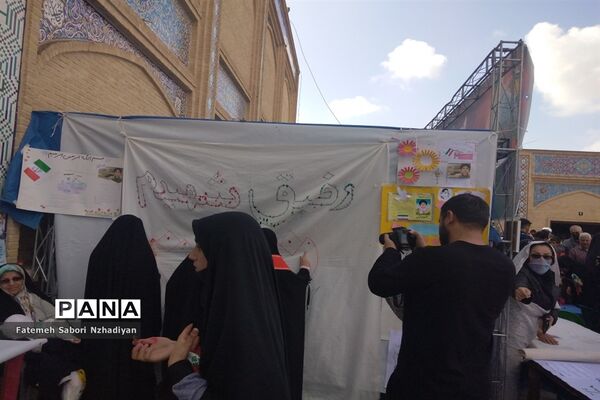 برپایی موکب سازمان دانش‌آموزی ناحیه ۳ در حرم مطهر شاهچراغ (ع)
