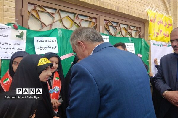 برپایی موکب سازمان دانش‌آموزی ناحیه ۳ در حرم مطهر شاهچراغ (ع)