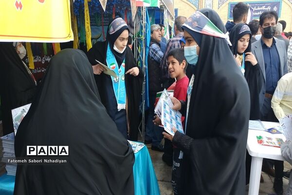 برپایی موکب سازمان دانش‌آموزی ناحیه ۳ در حرم مطهر شاهچراغ (ع)
