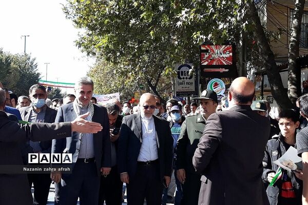 راهپیمایی ۱۳ آبان، با شعار «حماسه ایستادگی، مقاومت و استکبارستیزی» در رودهن