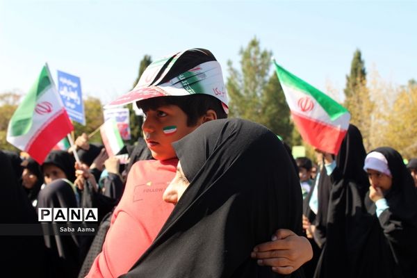 حماسه حضور پرشور مردم کاشمر در راهپیمایی یوم الله ۱۳ آبان