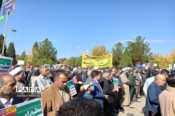 حماسه حضور پرشور مردم کاشمر در راهپیمایی یوم الله ۱۳ آبان