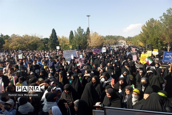 حماسه حضور پرشور مردم کاشمر در راهپیمایی یوم الله ۱۳ آبان