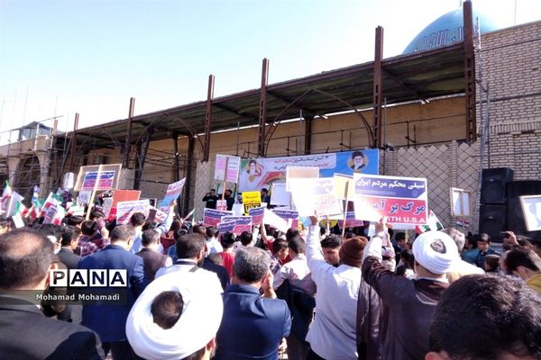 حماسه حضور پرشور مردم کاشمر در راهپیمایی یوم الله ۱۳ آبان