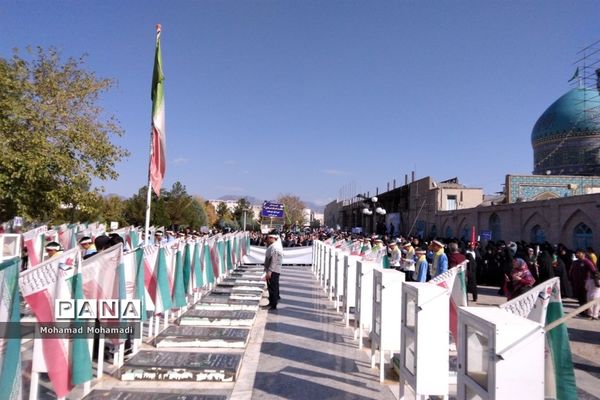 حماسه حضور پرشور مردم کاشمر در راهپیمایی یوم الله ۱۳ آبان