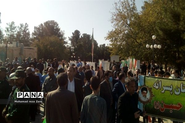 حماسه حضور پرشور مردم کاشمر در راهپیمایی یوم الله ۱۳ آبان