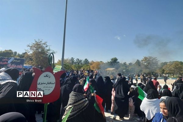 حماسه حضور پرشور مردم کاشمر در راهپیمایی یوم الله ۱۳ آبان