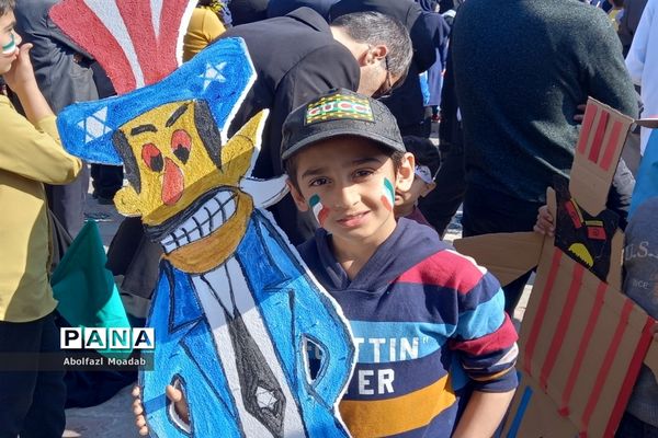 حماسه حضور پرشور مردم کاشمر در راهپیمایی یوم الله ۱۳ آبان