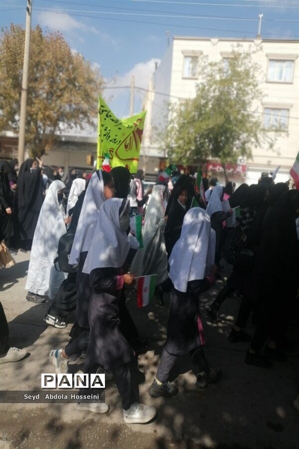 راهپیمایی یوم‌الله 13 آبان در شهرستان پاسارگاد