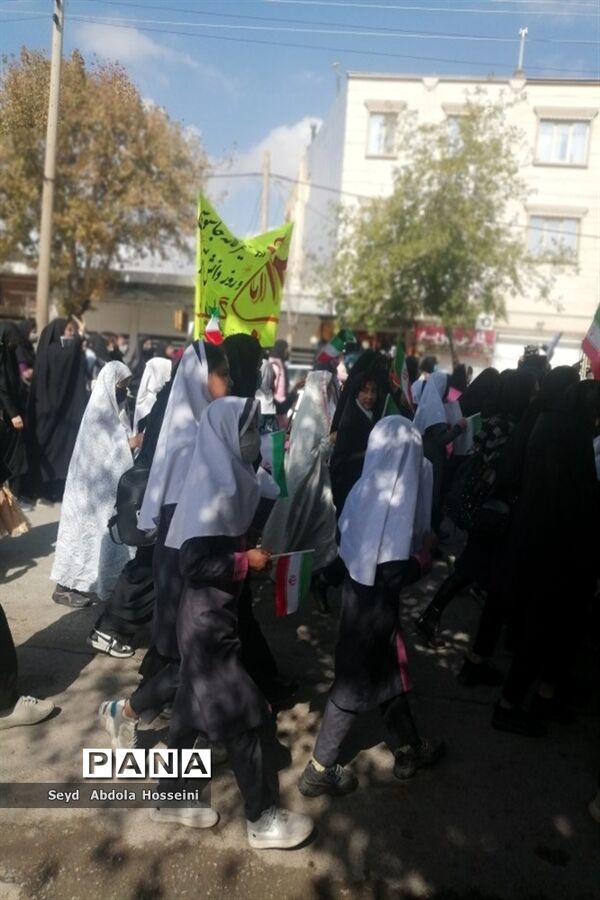 راهپیمایی یوم‌الله 13 آبان در شهرستان پاسارگاد