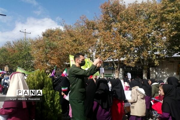 راهپیمایی یوم‌الله 13 آبان در شهرستان پاسارگاد