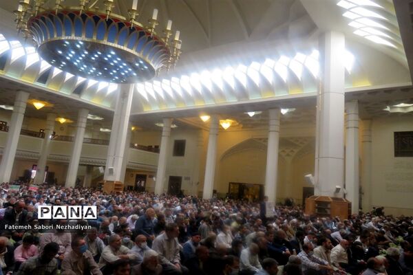 حضور باشکوه مردم و دانش‌آموزان شیرازی در نمازجمعه  یوم الله۱۳ آبان