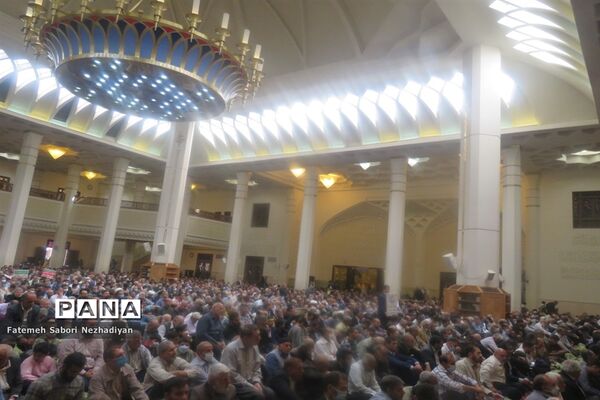 حضور باشکوه مردم و دانش‌آموزان شیرازی در نمازجمعه  یوم الله۱۳ آبان
