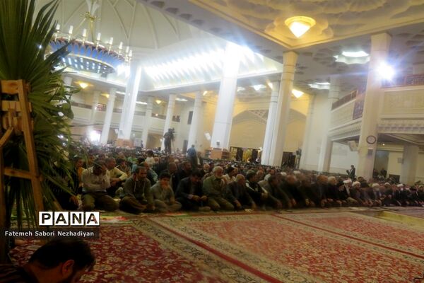 حضور باشکوه مردم و دانش‌آموزان شیرازی در نمازجمعه  یوم الله۱۳ آبان