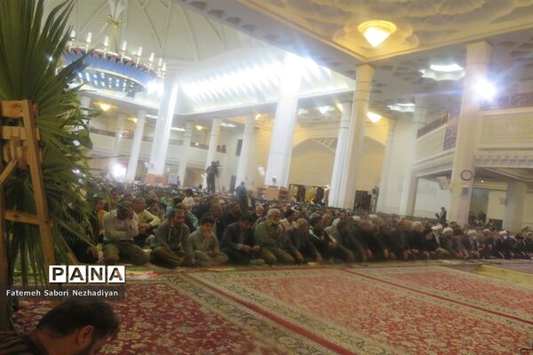 حضور باشکوه مردم و دانش‌آموزان شیرازی در نمازجمعه  یوم الله۱۳ آبان