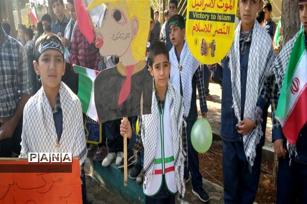 حضور پرشوردانش‌آموزان ابرکوهی در راهپیمایی ۱۳ آبان