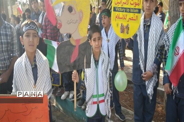 حضور پرشوردانش‌آموزان ابرکوهی در راهپیمایی ۱۳ آبان