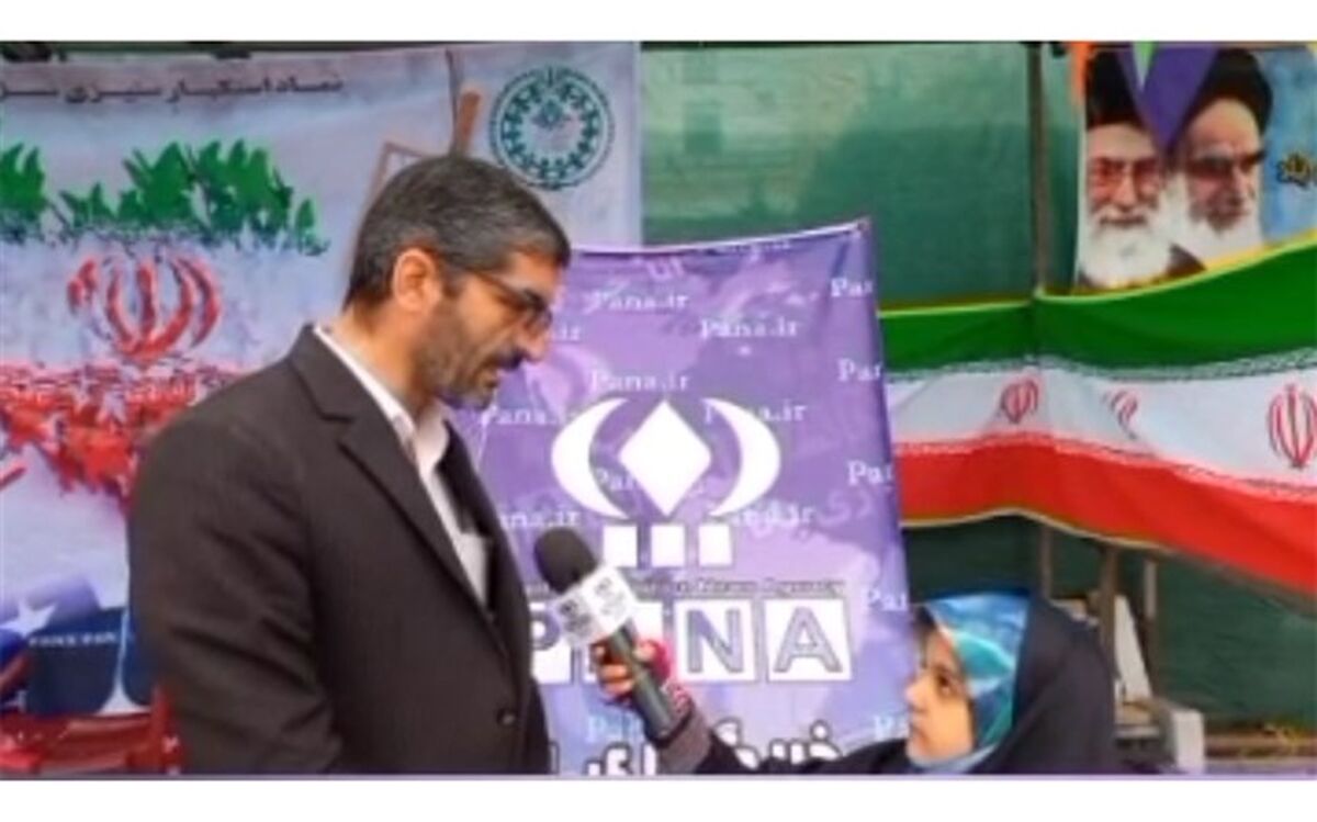 برگزاری مسابقات متنوع در غرفه سازمان دانش‌آموزی در راهپیمایی 13آبان/فیلم