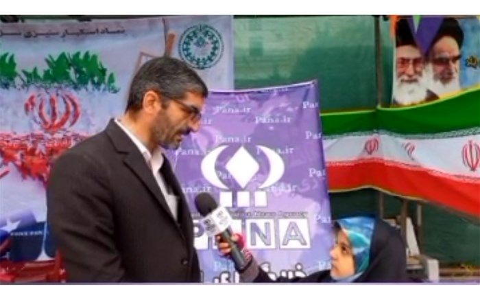 برگزاری مسابقات متنوع در غرفه سازمان دانش‌آموزی در راهپیمایی 13آبان/فیلم