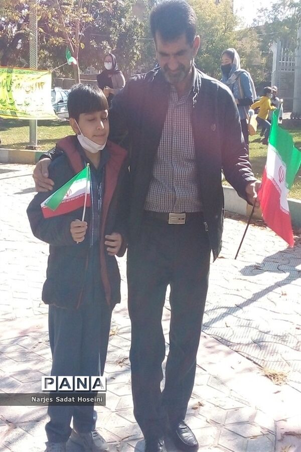 حضور پرشور دانش‌آموزان شهرستان اقلید در راهپیمایی روز عزت آفرینی