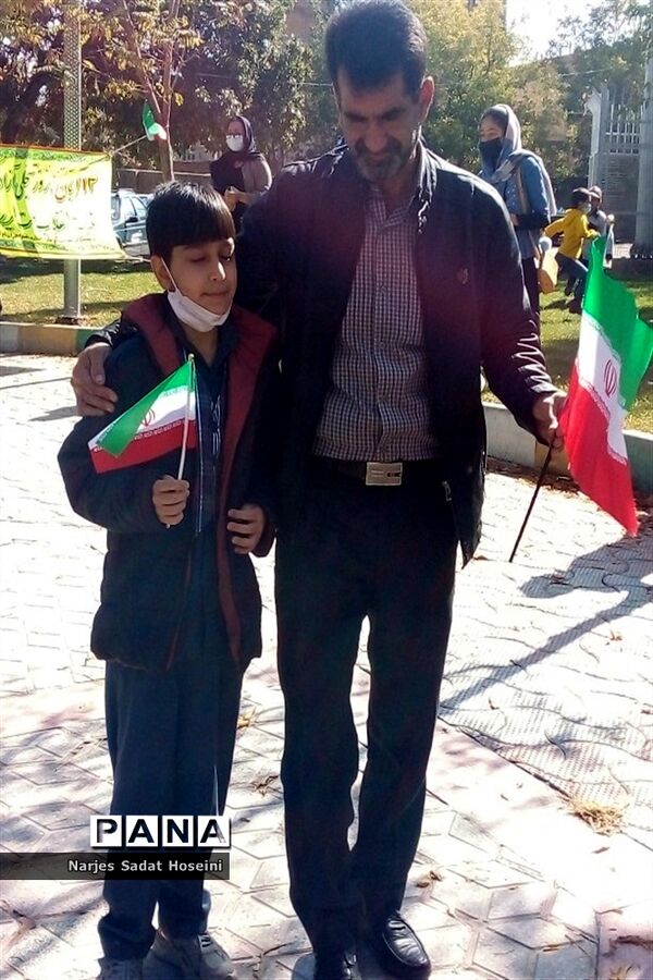 حضور پرشور دانش‌آموزان شهرستان اقلید در راهپیمایی روز عزت آفرینی