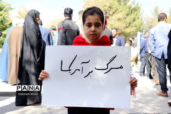حضور پرشور دانش‌آموزان شهرستان اقلید در راهپیمایی روز عزت آفرینی
