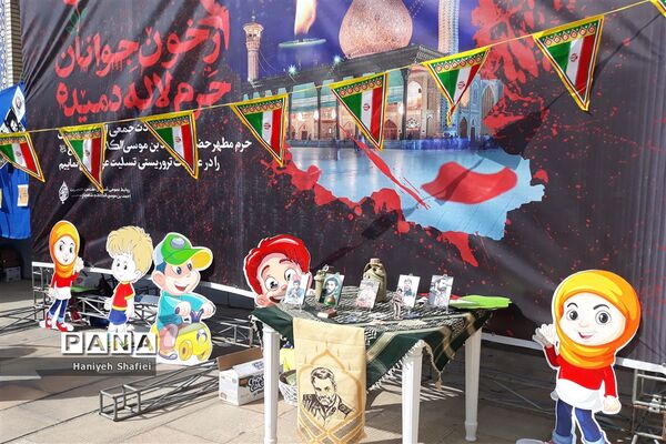 حضور کوکان و نوجوانان در غرفه بسیج دانش‌آموزی ناحیه یک شیراز