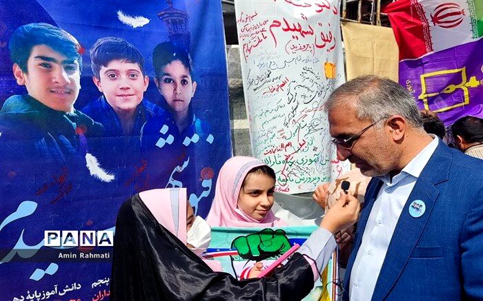 حضور مدیر کل آموزش و پرورش استان فارس، در راهپیمایی 13 آبان