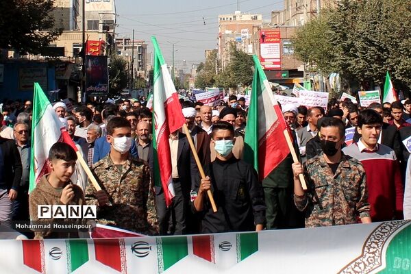 راهپیمایی پرشکوه یوم‌الله ۱۳ آبان در بهارستان‌دو
