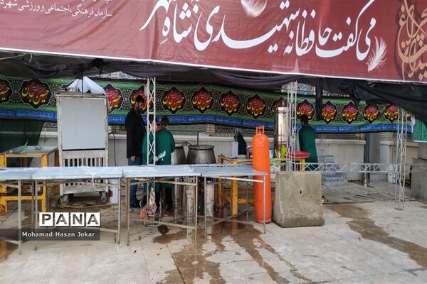برپایی موکب‌ شهدای دانش‌آموز در حاشیه راهپیمایی یوم الله ۱۳ آبان در شیراز