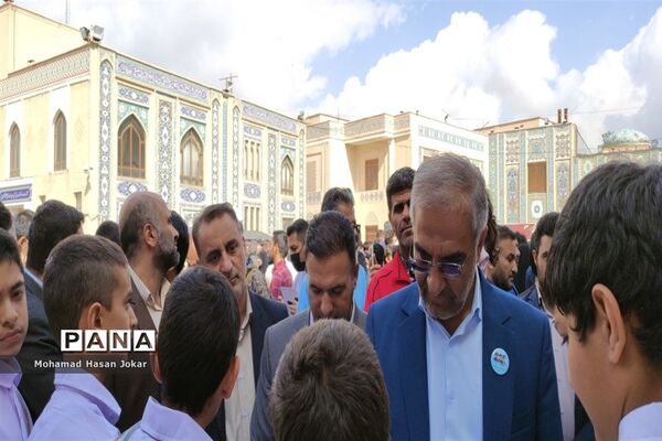 برپایی موکب‌ شهدای دانش‌آموز در حاشیه راهپیمایی یوم الله ۱۳ آبان در شیراز