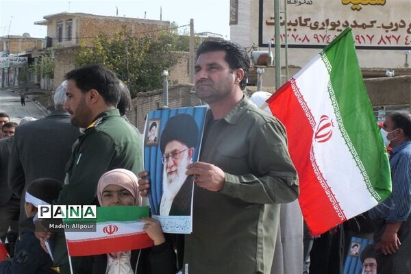 برگزاری راهپیمایی ۱۳ آبان در کامفیروز استان فارس