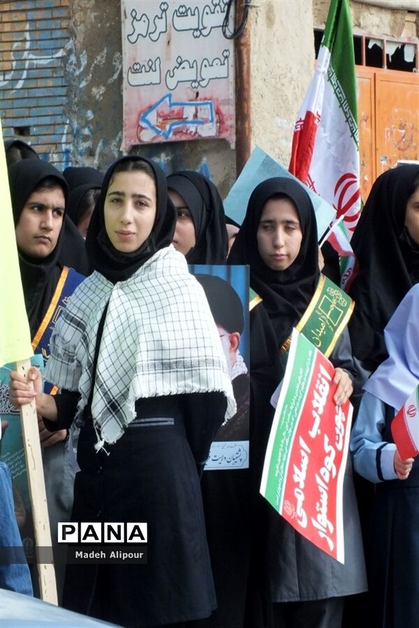 برگزاری راهپیمایی ۱۳ آبان در کامفیروز استان فارس
