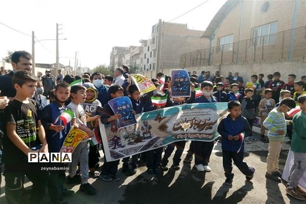 حماسه دانش‌آموزان ولایی بخش قلعه نو در روز دانش‌آموز