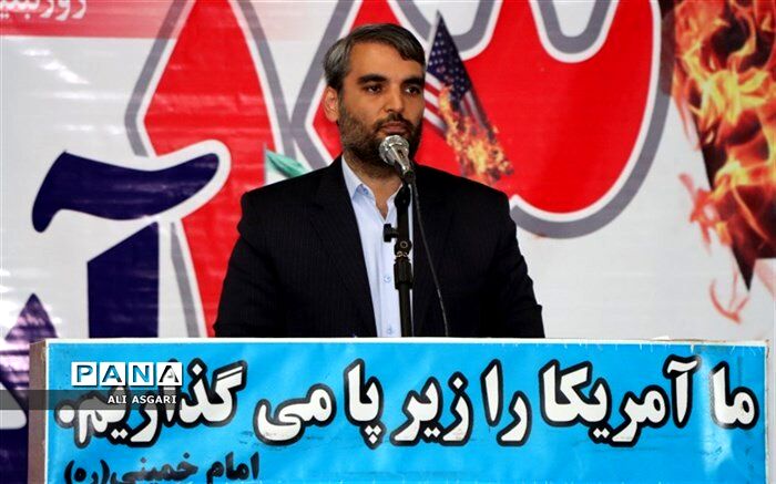 دانش‌آموزان  با عمل آرمان‌خواهانه خود، در مقابل هر جسارتی  به ساحت نظام مقدس جمهوری اسلامی ایران، موضع‌گیری می‌کنند