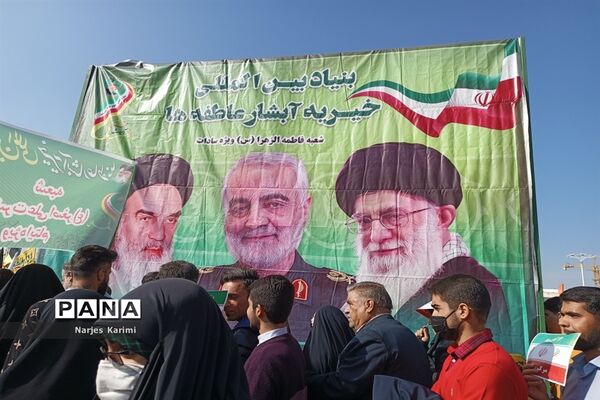 حضور پرشور دانش‌آموزان در راهپیمایی ۱۳ آبان در مشهد