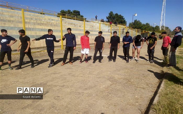 مسابقات ورزشی رشته‌های دومیدانی  گروه پسران شهرستان اقلید برگزار شد