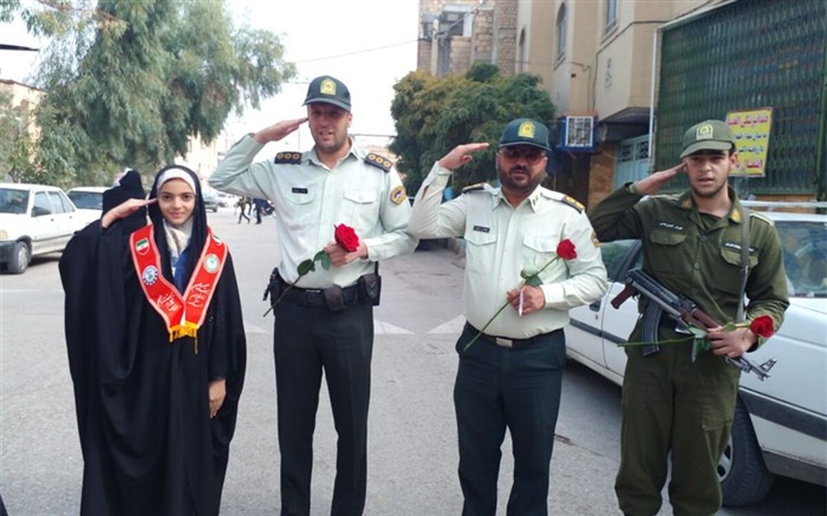 برگزاری‌ ایستگاه‌نقاشی‌ در راهپیمایی‌دانش‌آموزان‌ شهر‌کوشک/ فیلم